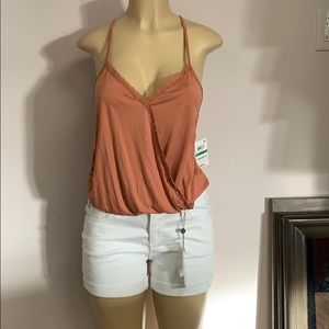 ✨NWTs Women’s Racer back top w/White AG Shorts ✨